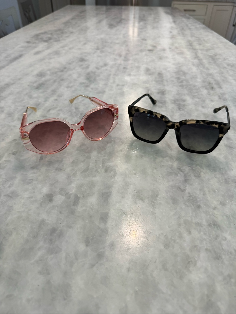 Diff Eyewear Bella Tortoiseshell Sunglasses w/ bonus cute pink round sunnies
